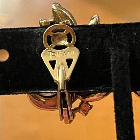 Vintage crown Trifari faceted Crystal rhinestones clip on earrings - Picture 6 of 13